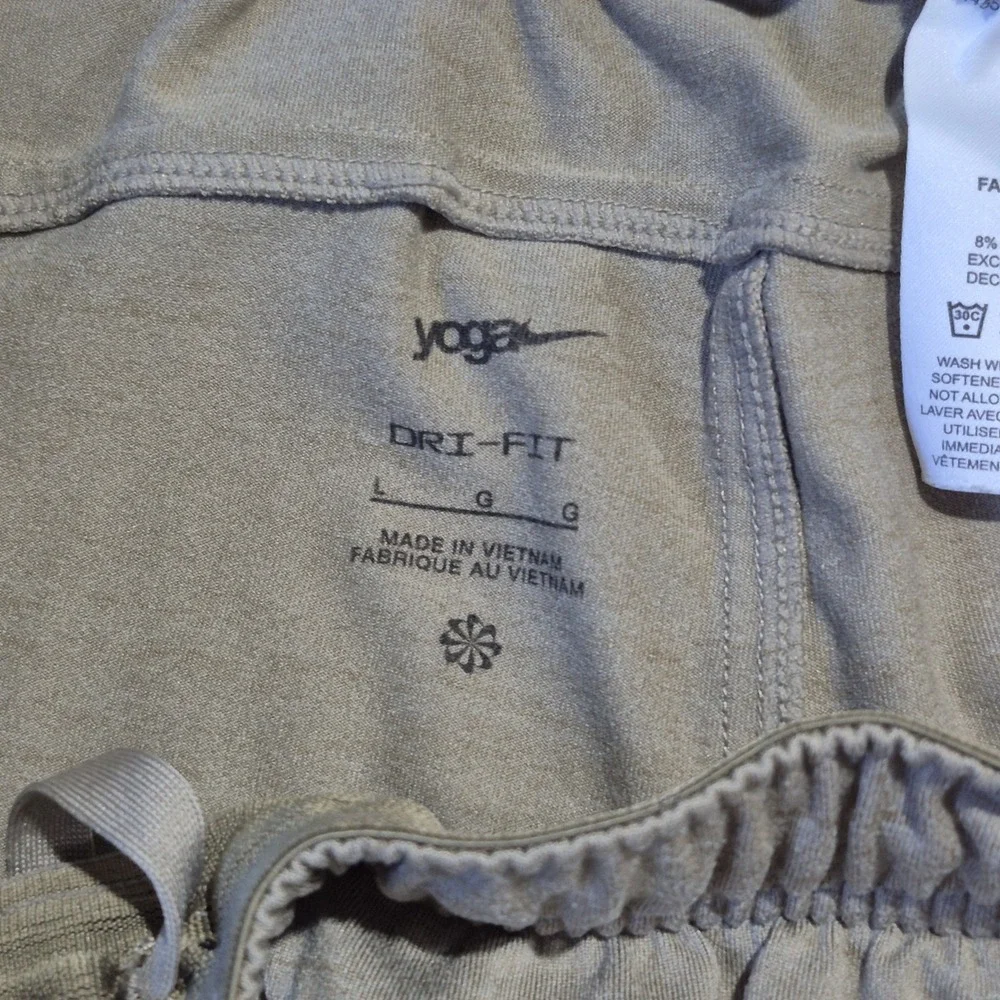 Nike Yoga Joggers Mens Large Khaki Tan Lightweight Sweatpants Stretch Lounge